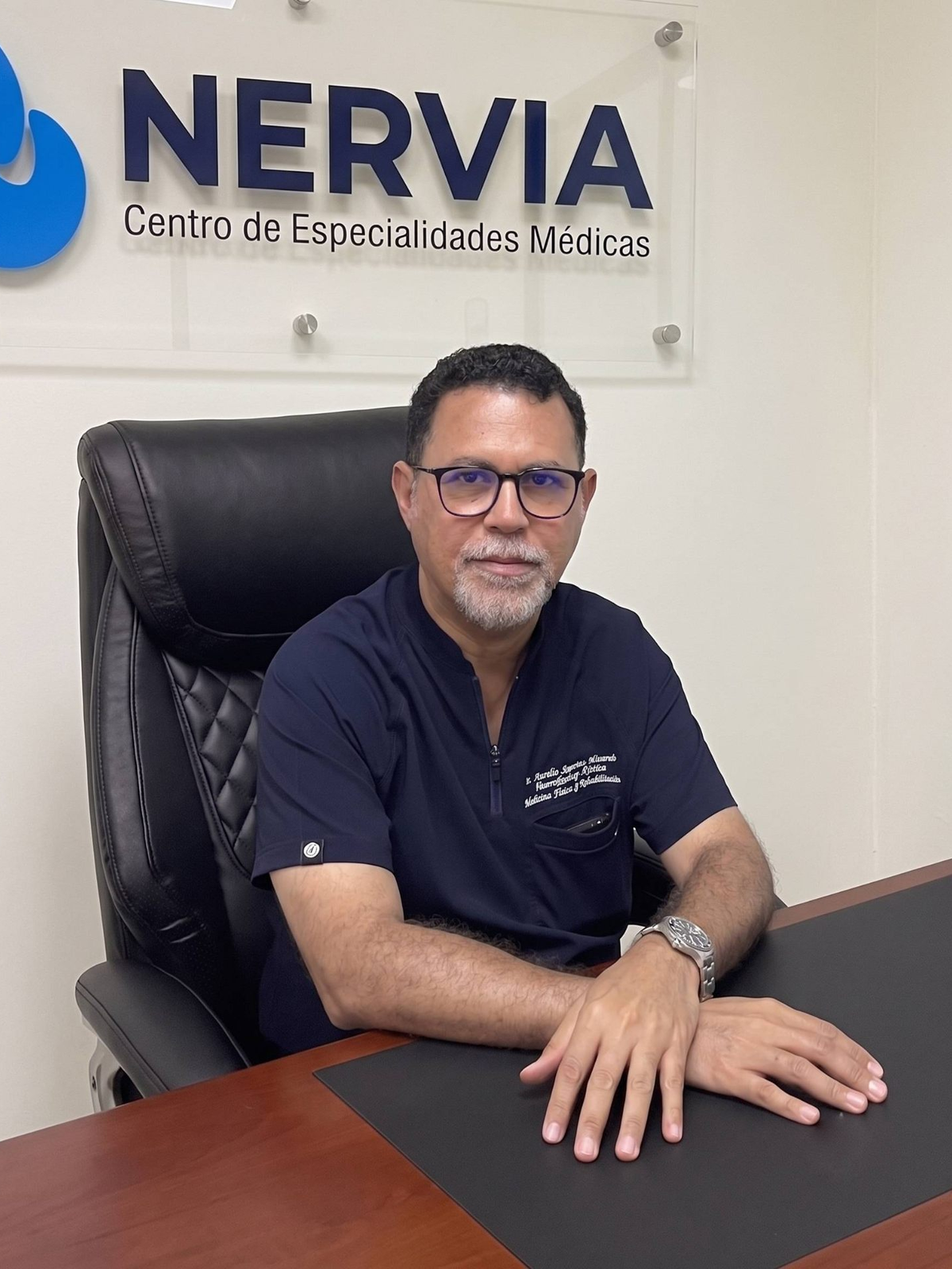 Dr. Aurelio Alvarado en consulta en Nervia